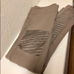 Alo yoga pants